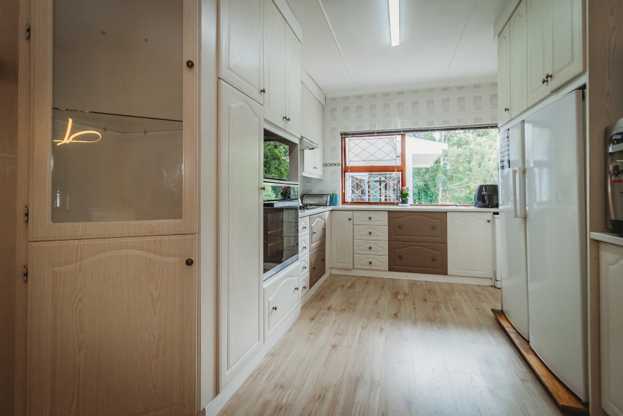 4 Bedroom Property for Sale in Twee Rivieren Western Cape